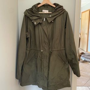 XXL Army Green Rain Coat with Deep Pockets and Hood